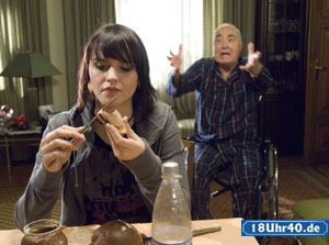 Lindenstraße: Dressler (Ludwig Haas) flippt aus: Jacks (Cosima Viola) ständige Unordnung macht das Zusammenleben schier unmöglich und treibt ihn zur Weißglut.