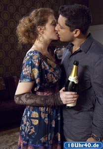 Lindenstra&szlig;e: Zwischen Nastya (Anja Antonowicz) und Enzo (Toni Snetberger) hat es m&auml;chtig gefunkt.