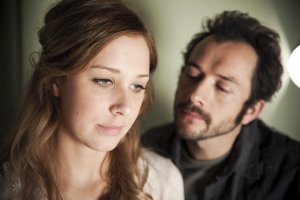 Lindenstra&szlig;e: Josi (Clara Dolny) und Alex (Joris Gratwohl) überlegen, wie es mit Paul weitergehen soll.