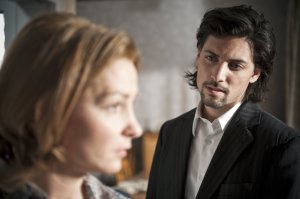 Lindenstra&szlig;e: Krisenstimmung: Maria (Tanja Frehse) fühlt sich von Florin (Serkan Temel) ausgenutzt.