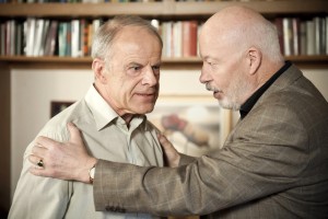 Lindenstra&szlig;e: Erich (Bill Mockridge, re) befragt Hajo (Knut Hinz) zur Zukunft des „Alimentari“-Ladens.