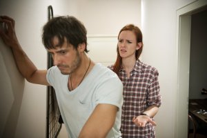 Lindenstra&szlig;e: Jack (Cosima Viola, re) hat Stress mit dem Biker (Valentin Schreyer).