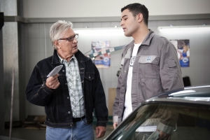 Lindenstra&szlig;e: Orkan (Hüseyin Ekici, r) will Andy (Jo Bolling) dabei helfen, die Entlassung von Max‘ Mörder zu verhindern.