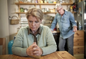 Lindenstra&szlig;e: Der Überfall auf den Mörder von Max ist ein Dauerthema zwischen Gabi (Andrea Spatzek) und Andy (Jo Bolling).