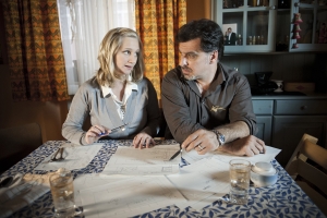 Lindenstra&szlig;e: Lisa (Sontje Peplow) und Murat (Erkan Gündüz) planen, ein neues Geschäft zu eröffnen.