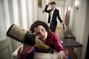 Lindenstra&szlig;e: Angelina (Daniela Bette) und Philipp (Philipp Neubauer) feiern das neue Styling. Und abends geht es in die Disco.