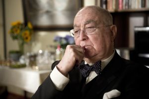 Lindenstra&szlig;e: Dressler (Ludwig Haas) kommt an seinem Geburtstag ins Grübeln: Soll er wirklich für den Deutschen Bundestag kandidieren?
