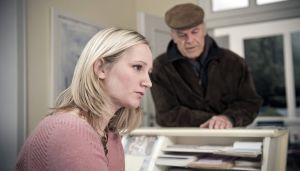 Lindenstraße: Scholz (Knut Hinz) stellt Lisa (Sontje Peplow) zur Rede: Warum verbietet sie noch immer den Kontakt zu Paul?