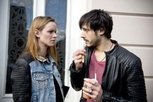 Lindenstraße: Jack (Cosima Viola) trifft Ben (Valentin Schreyer) auf der Straße. Wird er aus Liebe zu ihr wieder in die Klinik gehen?
