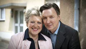 Lindenstraße: Nach 22 Jahren zurück in der „Lindenstraße“: Martin Armknecht spielt wieder „Robert Engel“. Marie-Luise Marjan war seine Partnerin in der ersten Szene nach all‘ den Jahren.