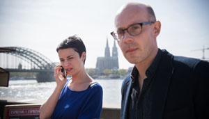 Klüngel in Köln: Um ihr Erbe zu sichern, spinnt Angelina (Daniela Bette) Intrigen gegen Frank Dressler. Philipp (Philipp Neubauer) ist davon nicht begeistert.