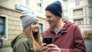 Bahnt sich hier eine neue Liebe an? Lara (Greta Short) und Nico (Jannik Scharmweber) verbringen viel Zeit miteinander. Und es wird ausgiebig geflirtet.