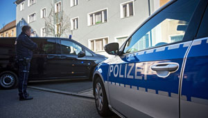 Geiselnahme in der Lindenstraße: Die Polizei rückt mit einem Großaufgebot an.
