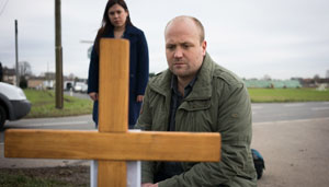 War es Mord? Klaus (Moritz A. Sachs) und Sarah (Julia Stark) versuchen den Tod des Informanten „Hugo“ aufzuklären.