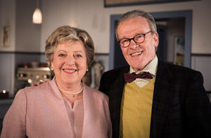 Ein neuer Mann an „Mutter Beimers“ Seite. Wichart von Roell spielt „Wilhelm Lösch“. Vor 20 Jahren hatten Lösch und Helga (Marie-Luise Marjan) „nur“ eine Affäre.