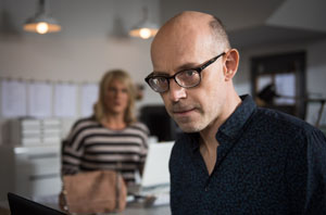 Neue Herausforderung: Philipp (Philipp Neubauer) will im Ausland arbeiten. Ob er die Lindenstraße für immer verlassen wird?