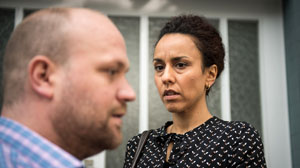 Schwere Entscheidung: Neyla (Dunja Dogmani) bittet Klaus (Moritz A. Sachs), sie zu heiraten, damit sie in Deutschland bleiben kann. Ob Klaus darauf eingeht?