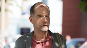 Carsten (Georg Ueker) geschockt: Sein Ehemann hat eine Affäre.