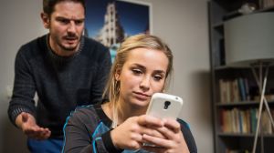 Leas (Anna Sophia Claus) Internet-Auftritt sorgt zwischen Lea und ihrem Freund Timo (Michael Baral) für reichlich Ärger.