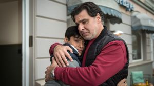 Jamal (Aaron Rufer, li) fühlt sich für den Tod von seinen Freund Ali mitverantwortlich (Mit im Bild: Erkan Gündüz).
