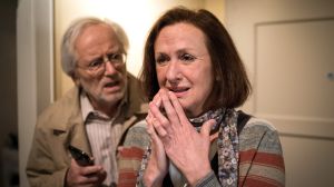 Annas (Irene Fischer) und Hans' (Joachim H. Luger) kleiner Sohn Emil ist spurlos verschwunden. Steckt Drogenhändlerin Saskia dahinter?