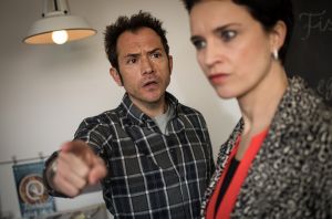 Angelina (Daniela Bette) schreckt nicht davor zurück, Alex (Joris Gratwohl) zu erpressen. Alex ist empört, aber Angelina hat ein großes Pfund in der Hand.