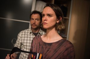 Seit Elias auf der Welt ist, fällt es Alex (Joris Gratwohl) schwer, zu akzeptieren, dass alle Timo für den Vater halten. In einem unkontrollierten Moment hält er es nicht mehr aus: Er konfrontiert Jack (Cosima Viola) mit der Wahrheit..
