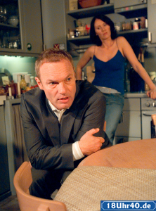 Lindenstrae:Ende der Familienplanung: Christian (Klaus Nierhoff) gesteht der verdutzten Urszula (Anna Nowak), dass er unfruchtbar ist.