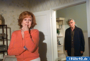 Lindenstrae: Isolde (Marianne Roge) macht Bruno (Heinz Marecek) eine Szene. Er soll sich endlich zu seiner Schuld an dem Autounfall bekennen.