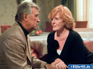 Lindenstrae: Bruno (Heinz Marecek) fasst sich ein Herz und bittet Isolde (Marianne Roge) um einen gemeinsamen Neuanfang.