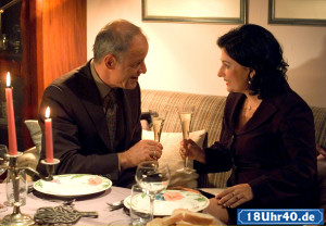 Lindenstrae: Glck zu zweit: Sabrina (Susanna Capurso) und Hajo (Knut Hinz) genieen ihr erstes Rendevouz.