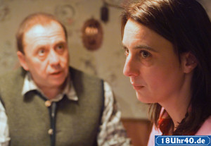 Lindenstrae: Olaf (Franz Rampelmann) ist alarmiert: Bei Ines (Birgitta Weizenegger) kehrt nach und nach die Erinnerung zurck; auch an die schlechte Zeit mit Olaf.