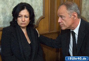 Lindenstra&szlig;e: Hajo (Knut Hinz) ist traurig. Sabrina (Susanna Capurso) verzweifelt: Der Tod von Roberto kam f&uuml;r alle &uuml;berraschend