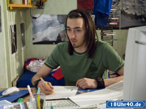 Lindenstraße: Tom (Johannes Scheit) hat sich entschieden: Um das Fahrrad für seine große Liebe Kathy zu finanzieren, wird er an Medikamententests teilnehmen.