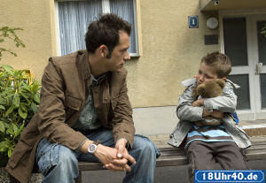 Lindenstraße: Alex (Joris Gratwohl) will von Paul (Bastian König) erfahren, was Lisa mit dem gemeinsamen Sohn vorhat.