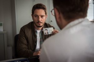 Timo (Michael Baral) ist wegen Jacks Anzeige bei der Polizei vorgeladen. Dort wird er mit den möglichen Konsequenzen seines Stalkings konfrontiert. Ob die Warnung ausreicht?