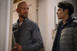Die Situation ist angespannt: Jamal (Aron Rufer) kommt nicht damit klar, dass seine Mutter Neyla ein Kind von Klaus (Moritz A. Sachs) erwartet.