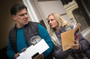 Als Lisa (Sontje Peplow) entdeckt, dass ihr Sohn Paul einen Artikel für die Schülerzeitung geschrieben hat, ist sie super stolz. In dem Artikel kritisiert Paul aber Erdogans Politik. Murat (Erkan Gündüz) ist alles andere als erfreut.