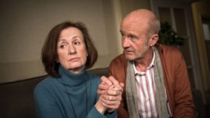 Anna (Irene Fischer) vertraut ihrem „Guru“ Leubacher (Christof Wackernagel), aber sie bezweifelt, dass das von ihm vorgeschlagene gemeinsame Coaching mit ihr und Helga ein gute Idee ist.