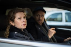 Nina (Jacqueline Svilarov)  ist frustriert, dass Johannes nicht nur ihre Kontaktversuche auf Shnax ignoriert, er blockiert sie sogar! Da bringt Klaus (Moritz A. Sachs) sie auf eine Idee.