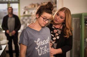 Roland möchte die Beziehung zu Iffi (Rebecca Siemoneit-Barum) gern intensivieren. Aber Antonia (Katharina Witzka) macht weiterhin Stress, sobald er da ist. Womit kann Iffi sie überzeugen?