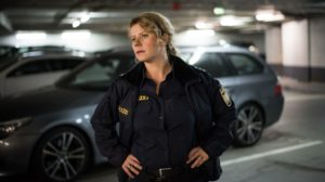Nina (Jacqueline Svilarov) kann nicht glauben, dass sie Johannes auf einem Video von einem Polizeieinsatz gegen Obdachlose entdeckt hat. Sofort macht sie sich auf die Suche nach ihm.