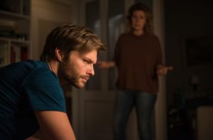 Johannes (Felix Maximilian) steht unter Druck, denn Nina (Jacqueline Svilarov) belastet die Situation, dass er eigentlich obdachlos ist und sie das vor ihren WG-Bewohnern verheimlichen muss.