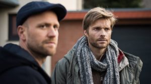 Mutig: Johannes (Felix Maximilian, r.) hat sich durchgerungen und sucht gemeinsam mit Klaus (Moritz A. Sachs) die Aussprache mit seinem Vater.