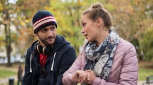 Zufällige Begegnung: Konstantin (Arne Rudolf) findet Lea (Anna Sophia Claus) eigentlich ganz nett, obwohl er bislang nur Schlechtes über sie gehört hat. Auch Lea hält ihn für einen coolen Typen …