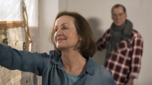 Anna (Irene Fischer) schwelgt im Glück, sie ist total verliebt. Noch ahnt sie nicht, dass Lohmeier etwas mit dem neuen Bauvorhaben in der Lindenstraße zu tun hat